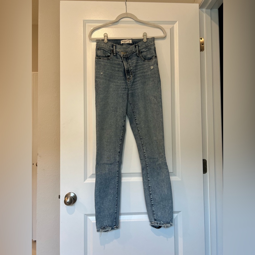 Abercrombie Skinny Ankle High Rise Distressed Cross Over Women's Blue Jeans 27